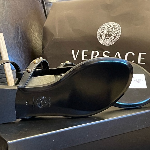 Versace lambskin sandals - Picture 15 of 16